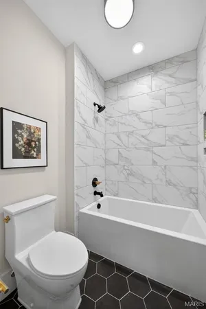 $3,390,000 | 8 Briarbrook Trail, St. Louis, MO 63131
