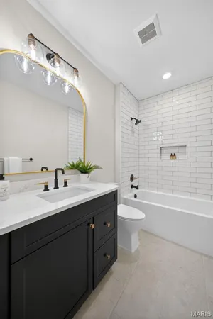 $3,390,000 | 8 Briarbrook Trail, St. Louis, MO 63131