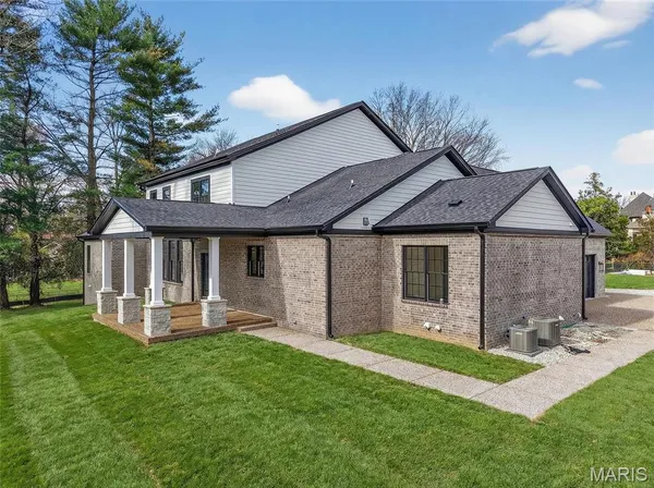 $3,390,000 | 8 Briarbrook Trail, St. Louis, MO 63131