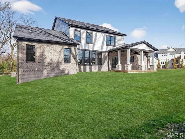 $3,390,000 | 8 Briarbrook Trail, St. Louis, MO 63131