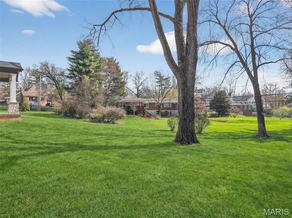 $3,390,000 | 8 Briarbrook Trail, St. Louis, MO 63131