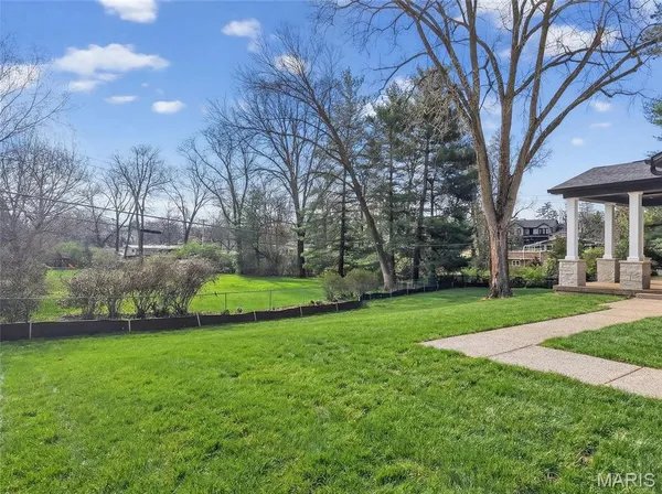 $3,390,000 | 8 Briarbrook Trail, St. Louis, MO 63131