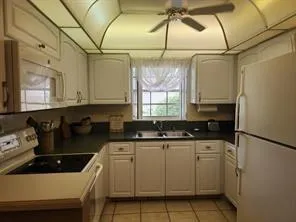 $1,950 | 5325 Lake Front Boulevard, Unit D, Delray Beach, FL 33484