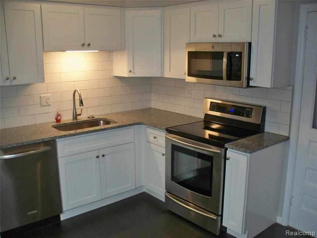 4002 Rochester Road Royal Oak, MI 48073 - Photo 12 of 24