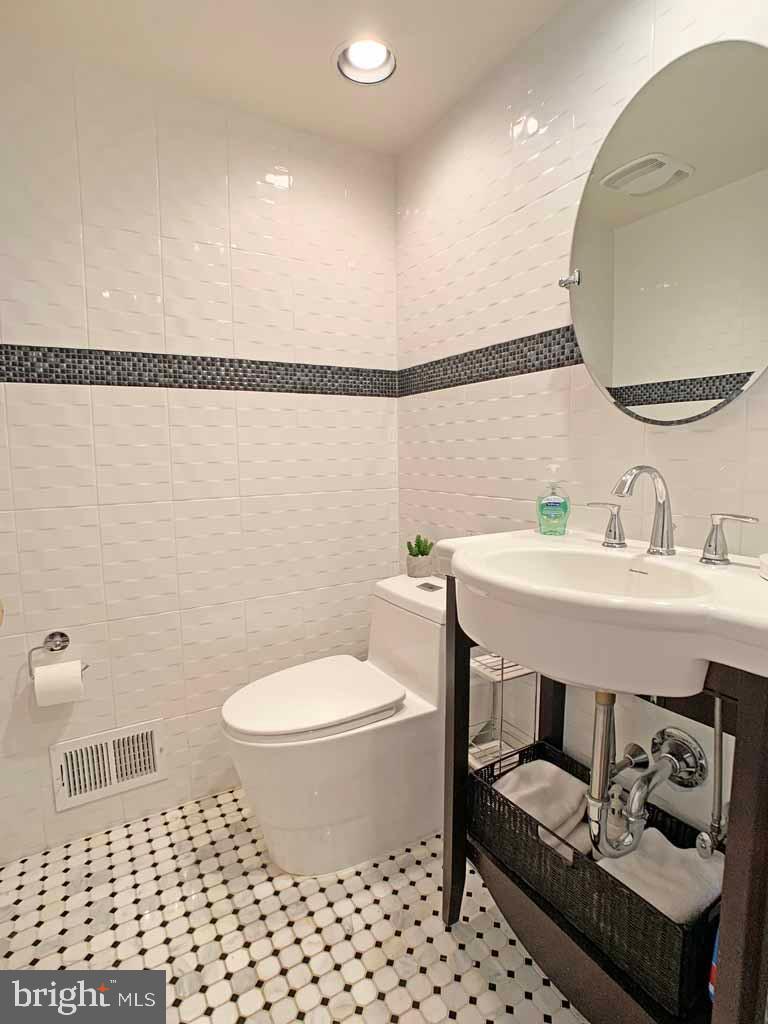 1591 Brookfield Road Newtown, PA 18940 - Photo 20 of 65 Powder Room