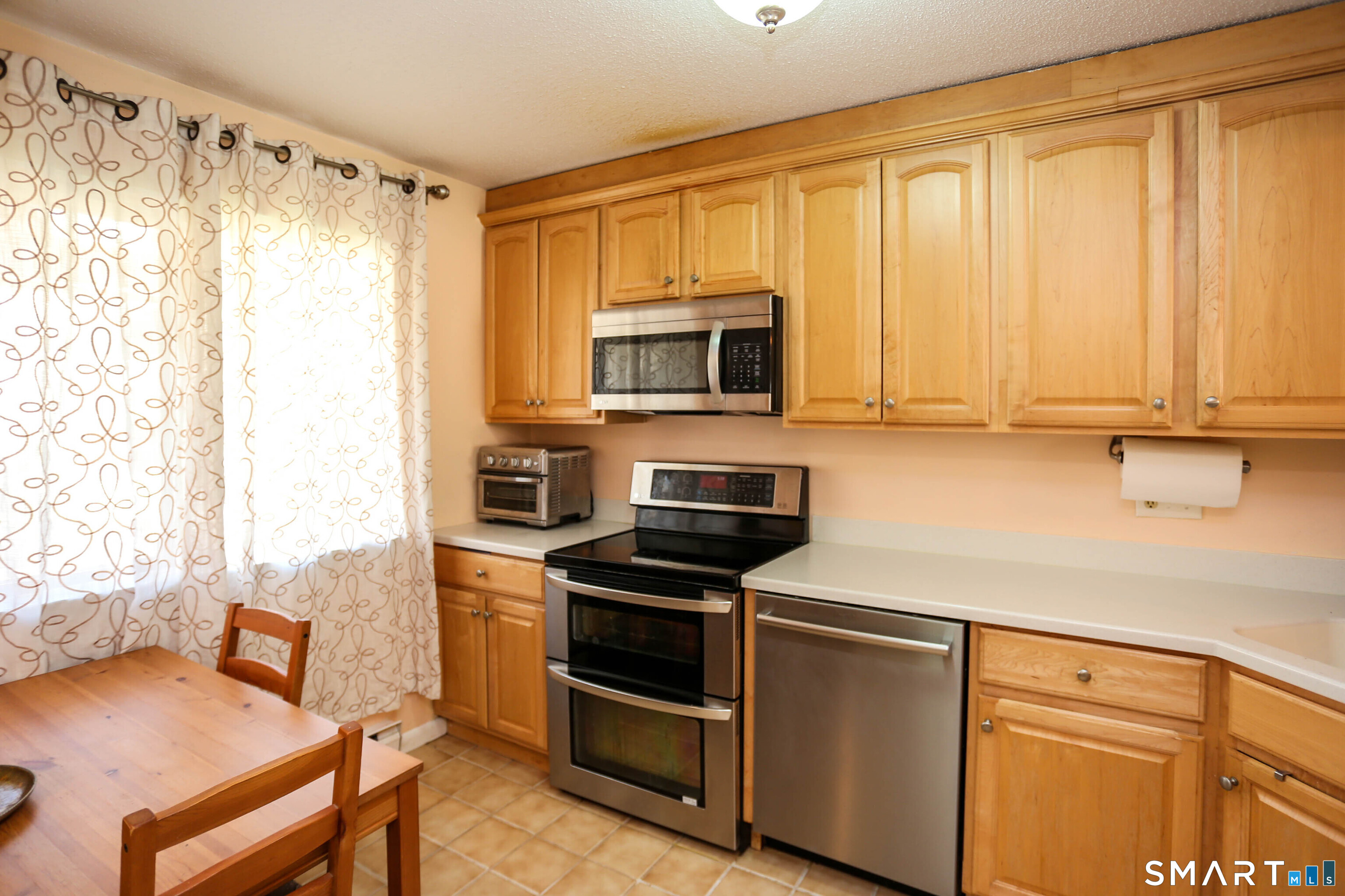 19 Woodway Road, Unit 16 Stamford, CT 06907 - Photo 12 of 35
