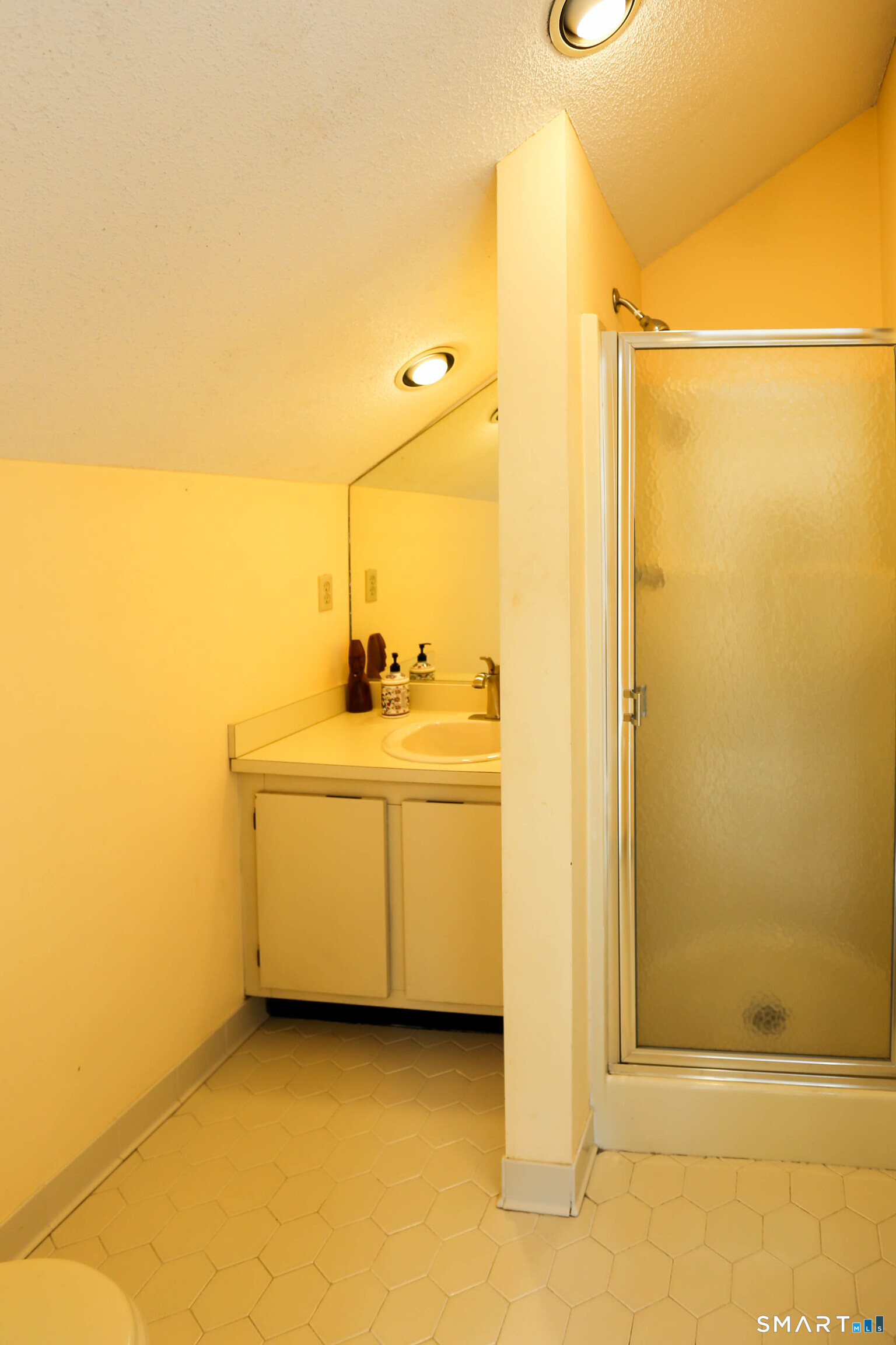 19 Woodway Road, Unit 16 Stamford, CT 06907 - Photo 26 of 35