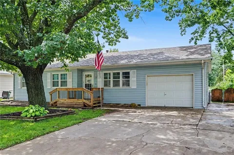 $285,000 | 1615 East Glenn Drive, Lawrence, KS 66044