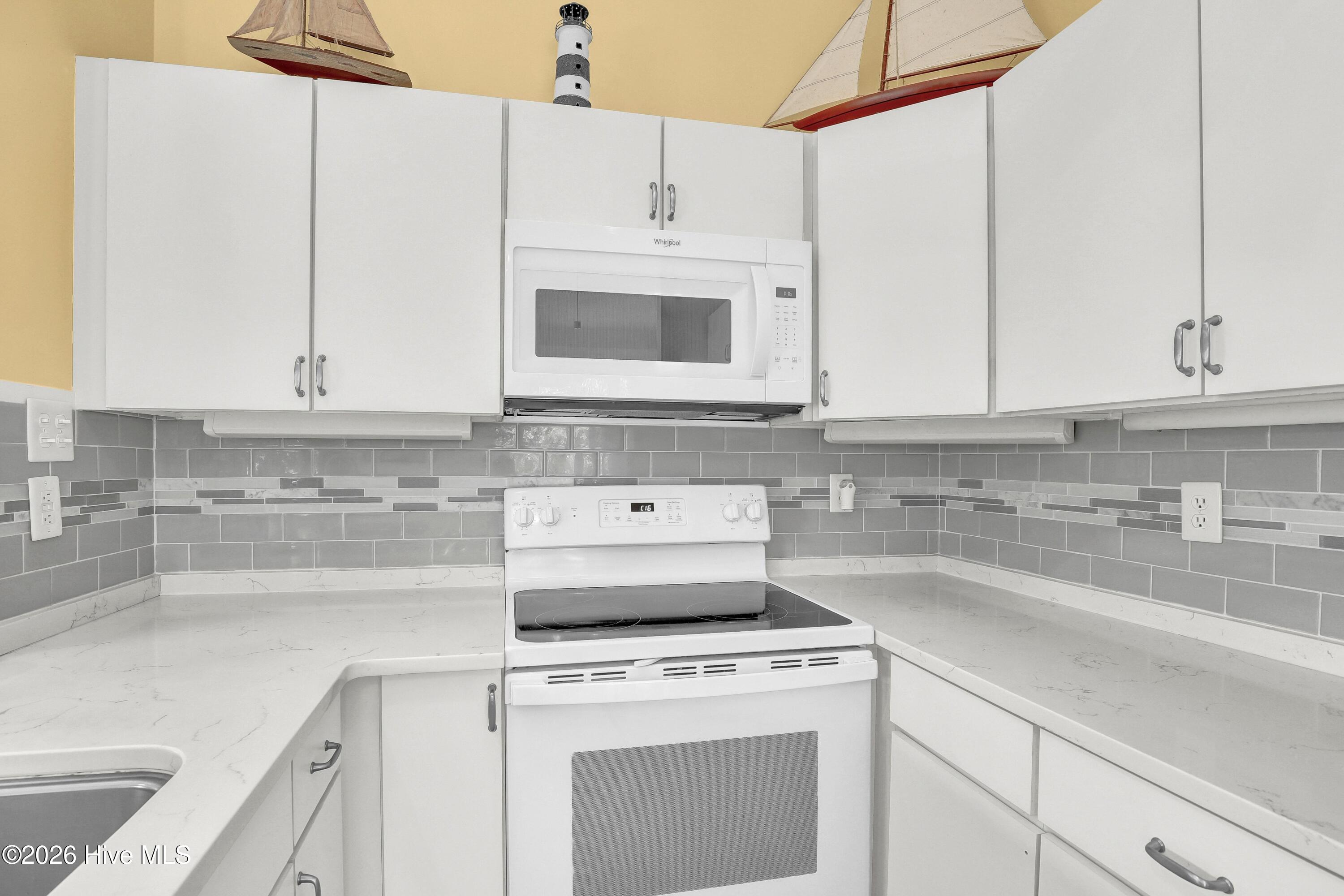 1111 Canady Avenue Topsail Beach, NC 28445 - Photo 9 of 33 008_6g8a9439_912