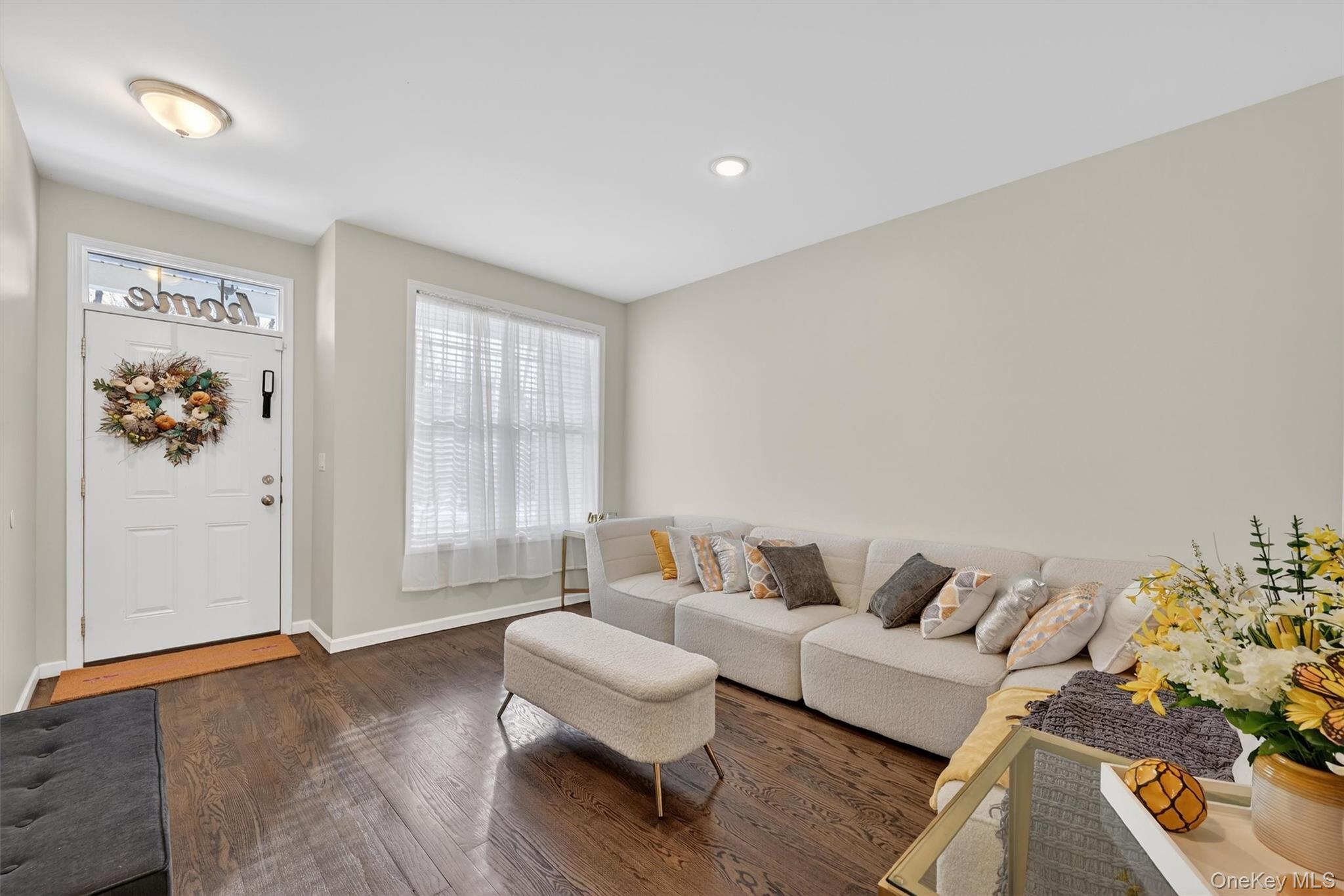 76 Magnolia Park Road Middletown, NY 10940 - Photo 6 of 39 a living room with furniture and painting on the wall