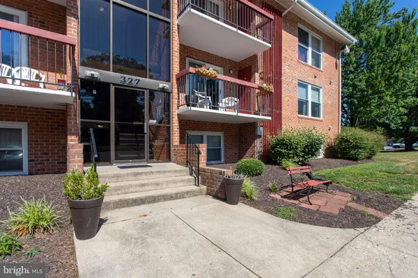 $1,700 | 327 St Marys Avenue, Unit 7H, La Plata, MD 20646