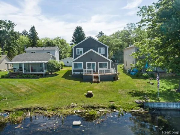 $649,999 | 3515 Highland Boulevard, Highland, MI 48356