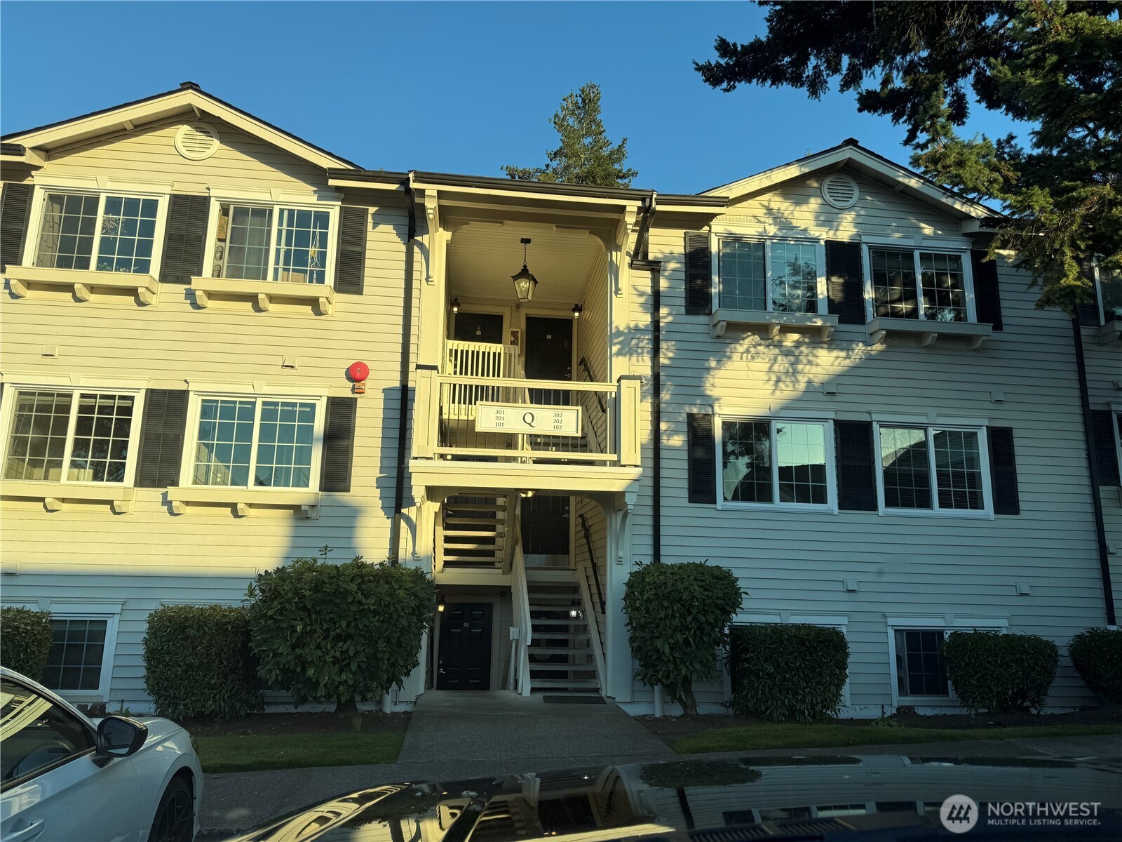 12404 East Gibson Road East, Unit Q101 Everett, WA 98204 - Photo 2 of 21