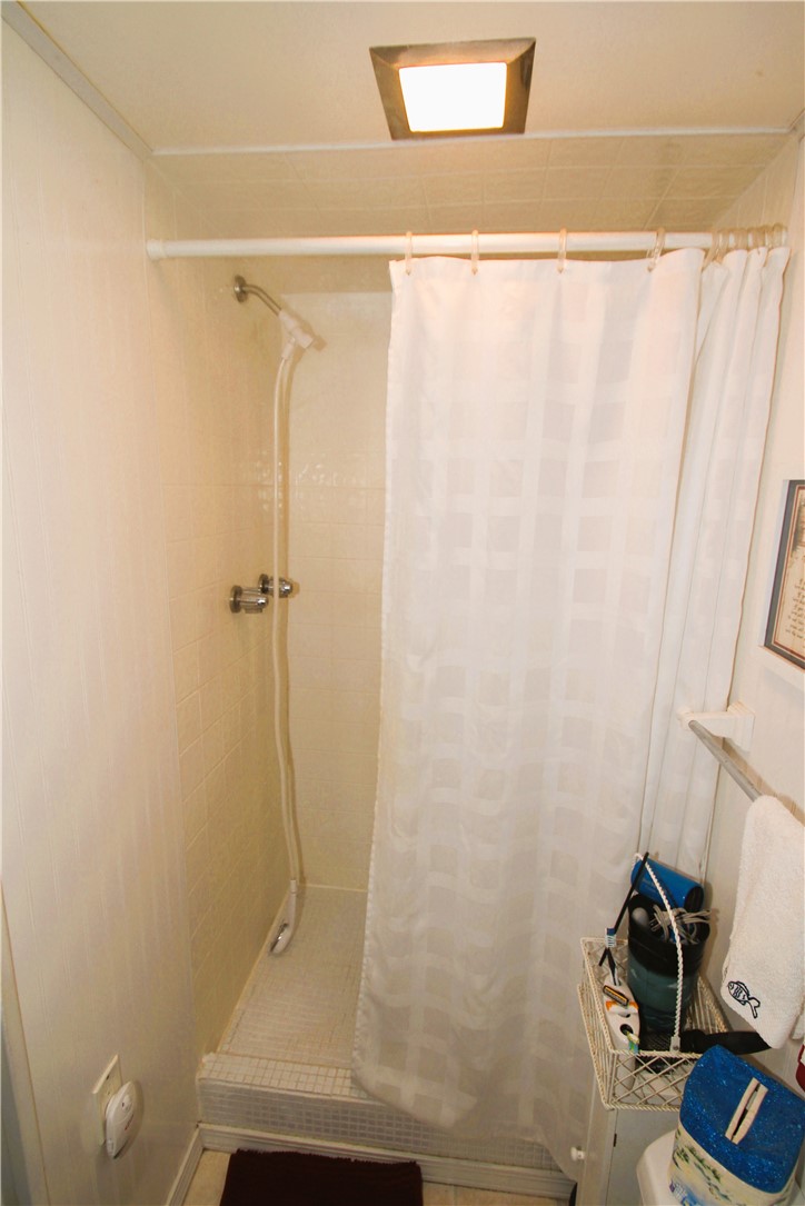 13202 Park Road Carlton, NY 14571 - Photo 22 of 50 Full double Shower Bath