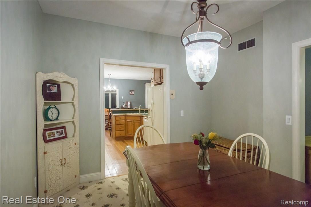2900 Stillson Road Stockbridge, MI 49285 - Photo 8 of 30 2900 Stillson - diningrm2.jpg