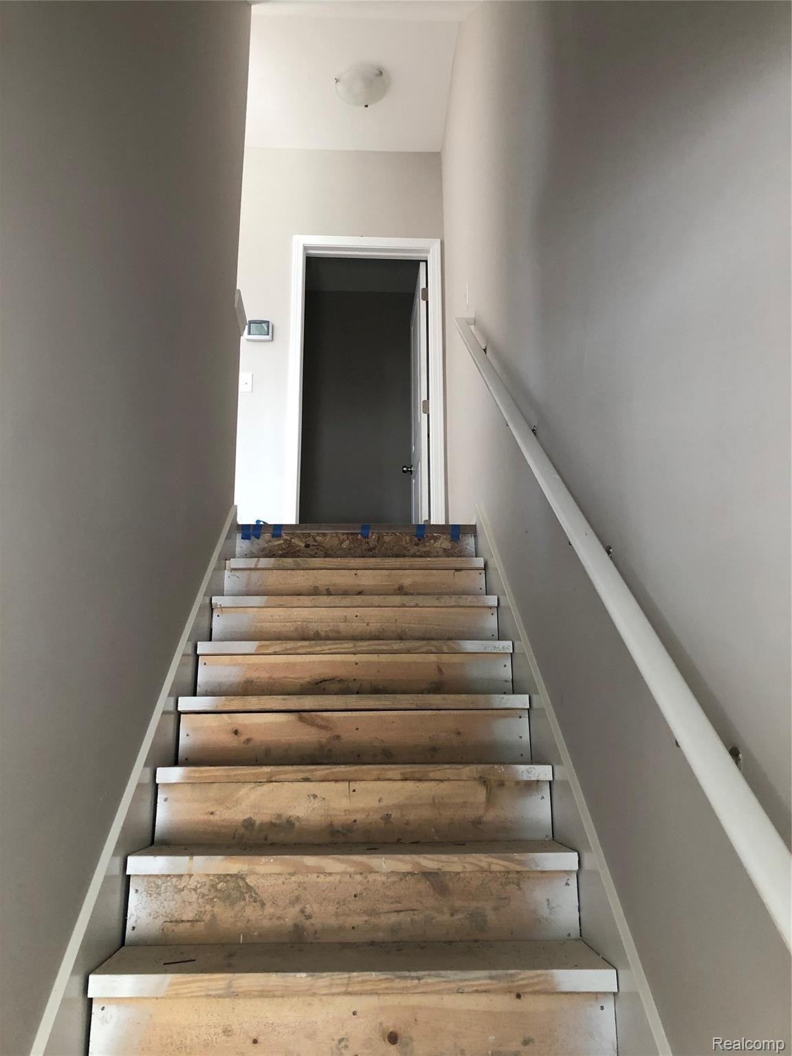 2500 Normandy Road, Unit 68 Royal Oak, MI 48073 - Photo 4 of 27 Entry level to main level stairway home site #68