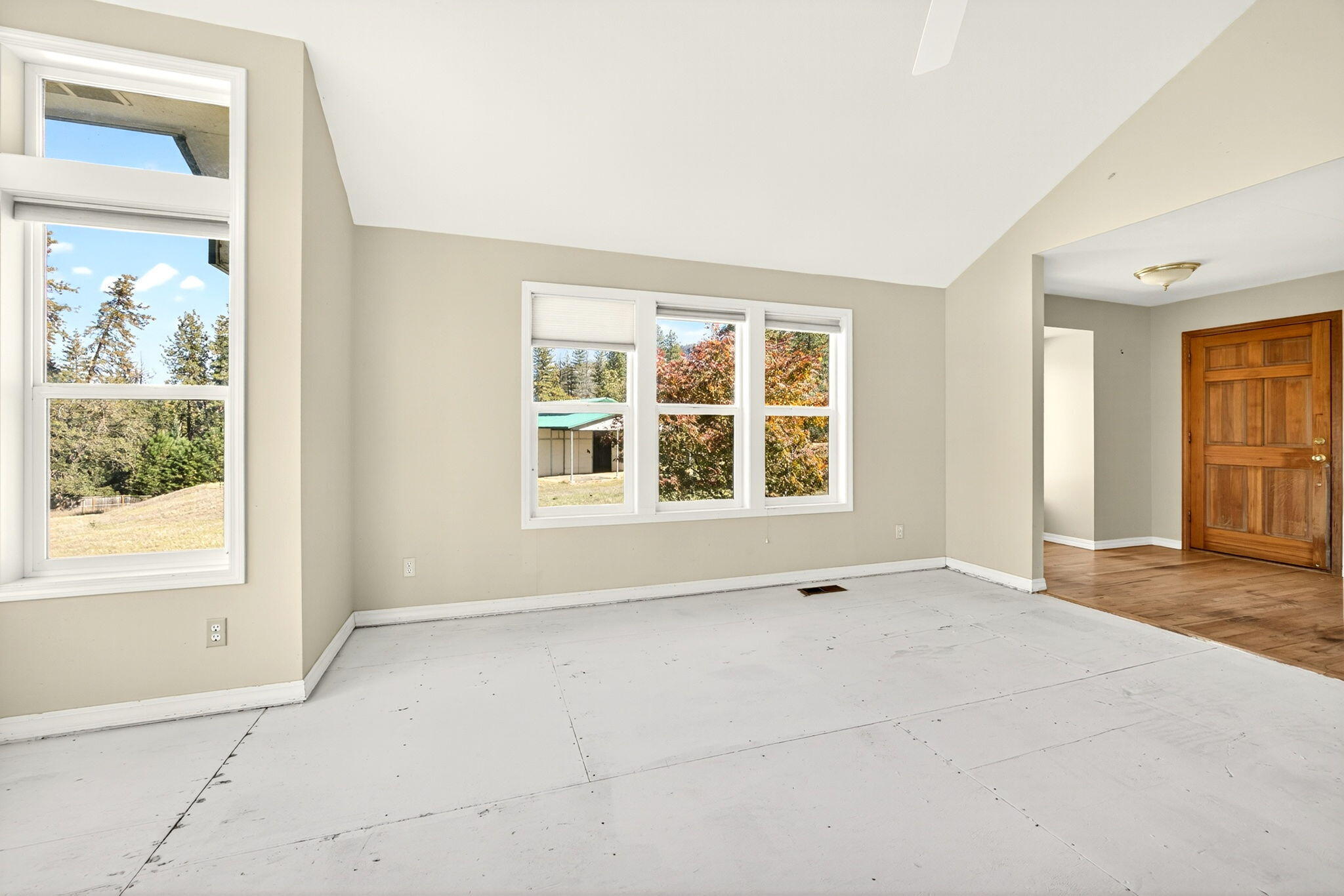 2467 Eastside Road Jacksonville, OR 97530 - Photo 53 of 85 an empty room with windows