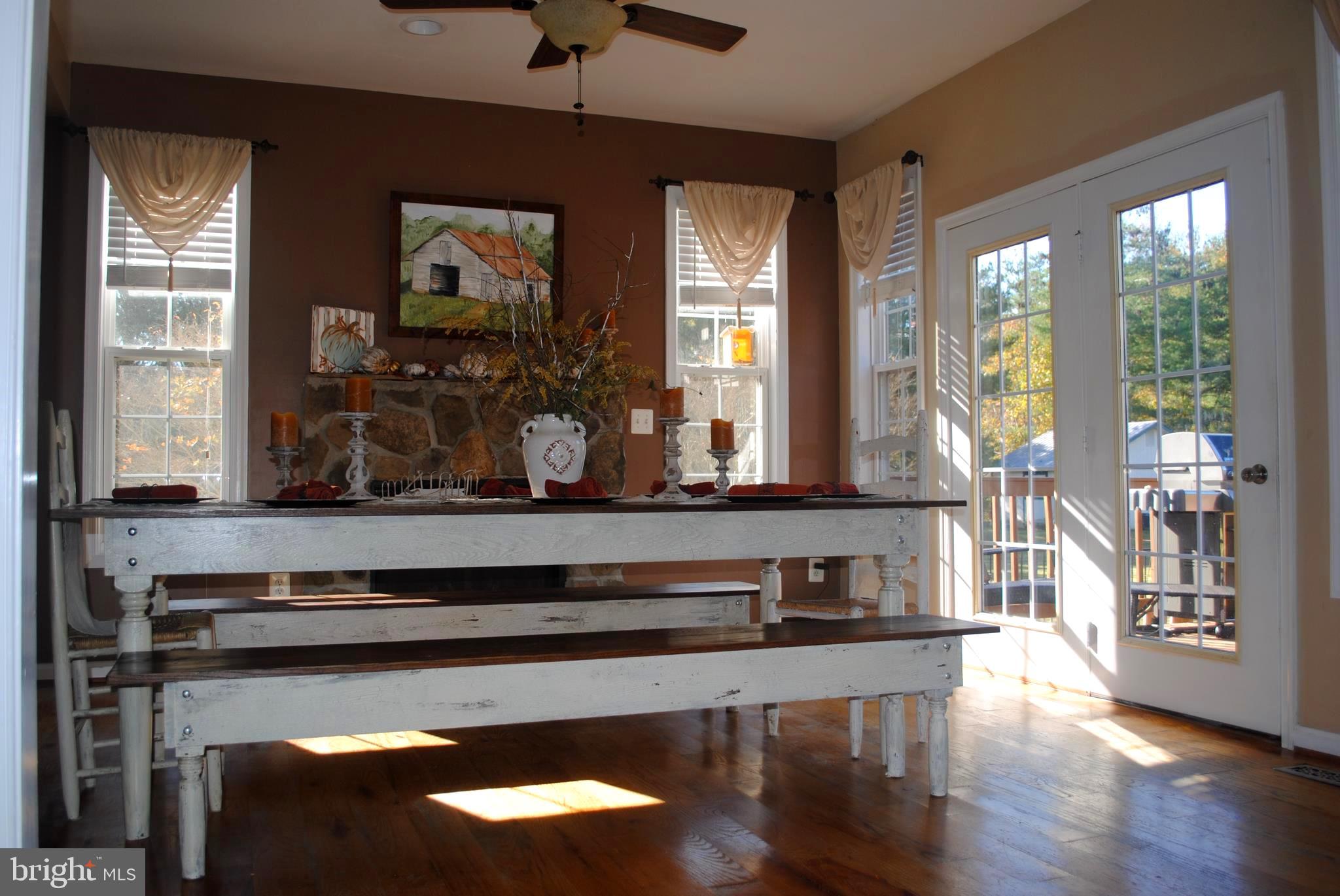 19095 Ridge Road Colonial Beach, VA 22443 - Photo 25 of 57 Family Dining area off kitchen.