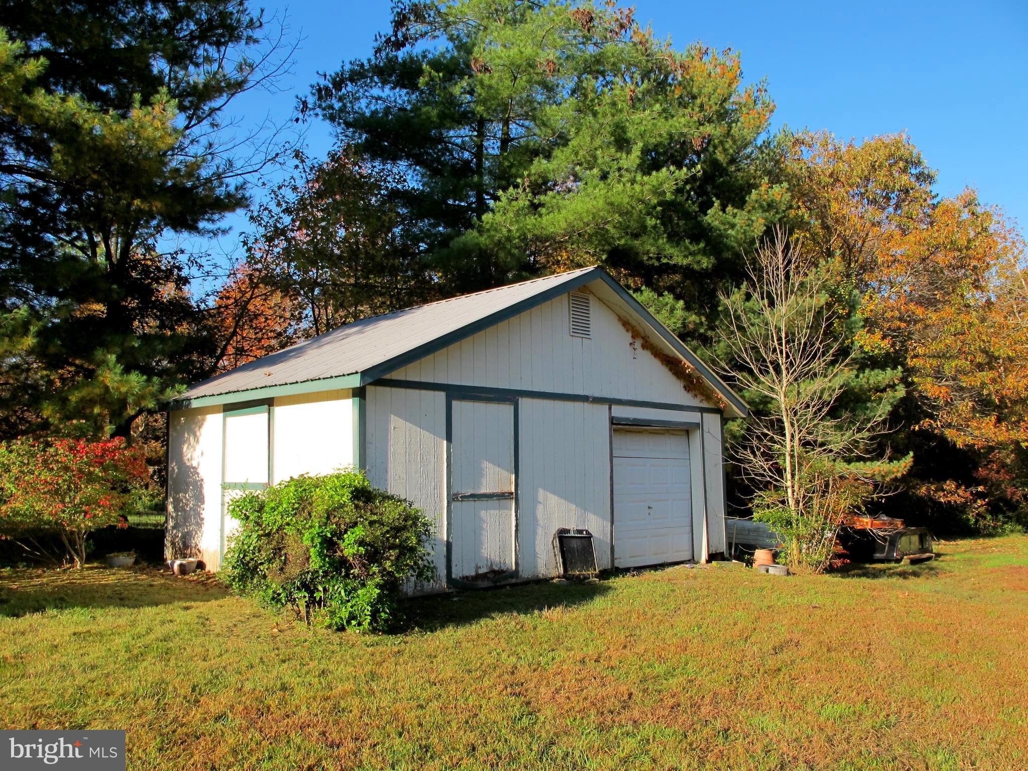 19095 Ridge Road Colonial Beach, VA 22443 - Photo 44 of 57 Outbuilding work shed with 400 amp service.