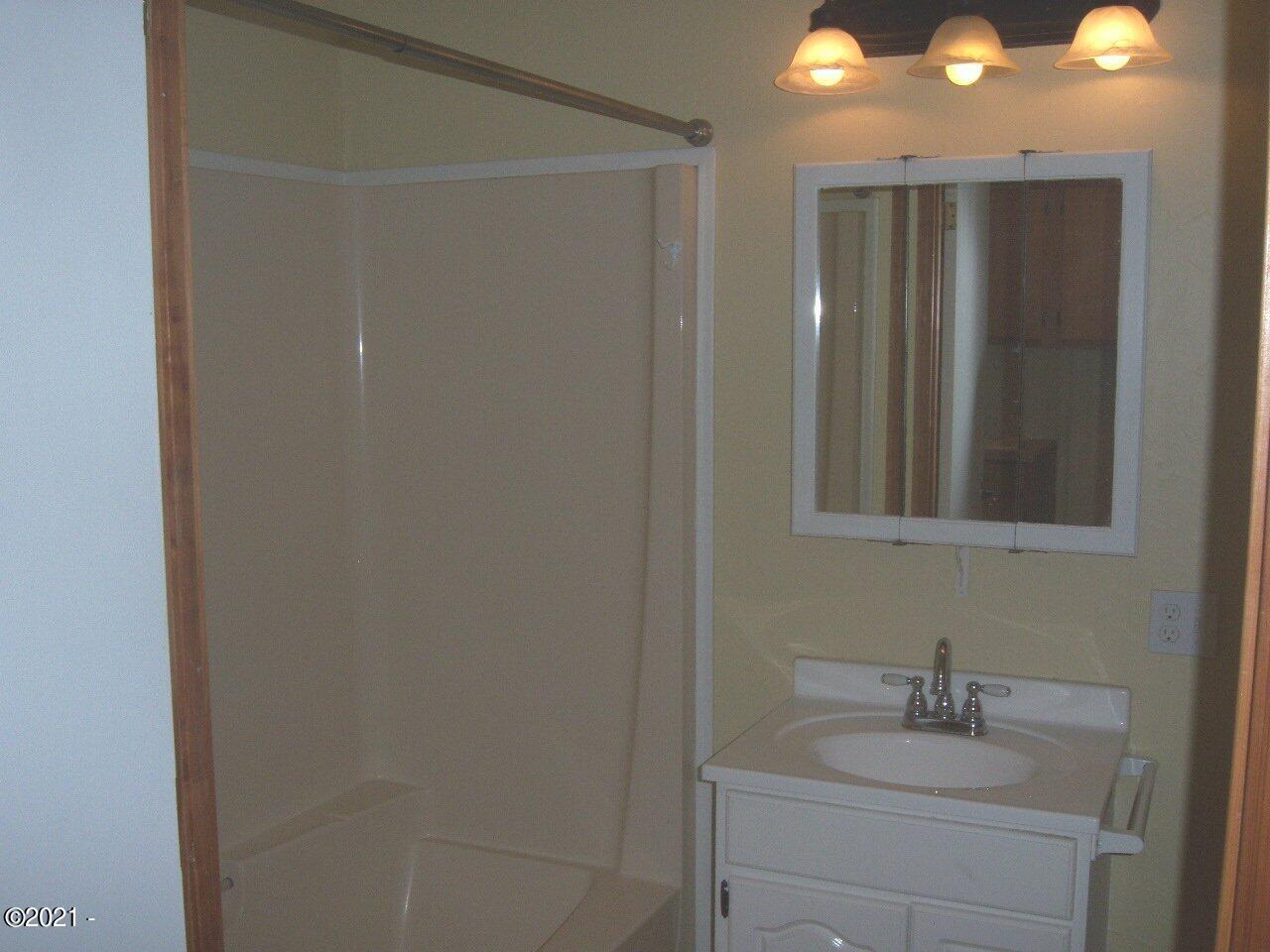 129 Southwest 86th Court Newport, OR 97366 - Photo 14 of 32 100_9197 - Copy