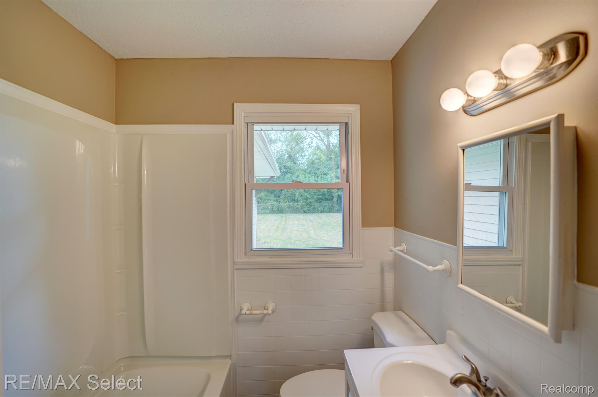 5457 Johnson Road Flushing, MI 48433 - Photo 12 of 27 Gallery Image 12