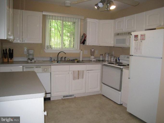 28 Beaconhill Road Berlin, MD 21811 - Photo 5 of 12 Kitchen