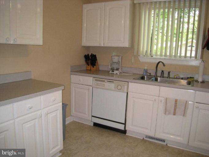 28 Beaconhill Road Berlin, MD 21811 - Photo 6 of 12 Kitchen #2