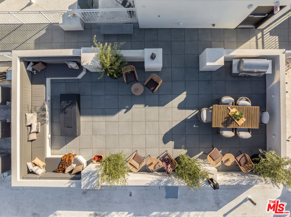 1110 South Spaulding Avenue, Unit 503 Los Angeles, CA 90019 - Photo 12 of 13 a living room with furniture and flowers