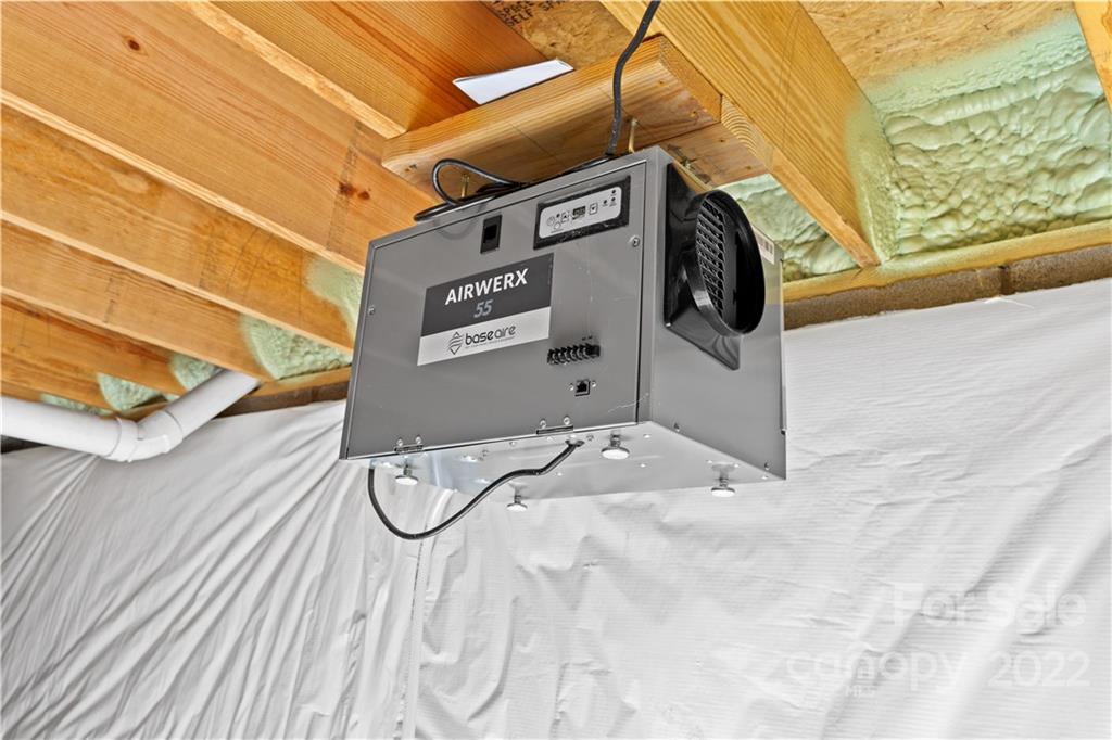 5 Feather Ridge Drive Asheville, NC 28805 - Photo 27 of 32 a utility room with dryer and washer