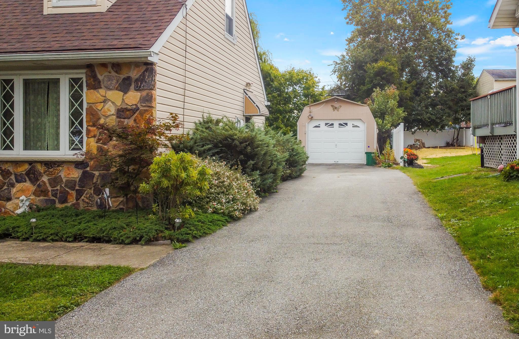 121 Ridge Boulevard Brookhaven, PA 19015 - Photo 4 of 35