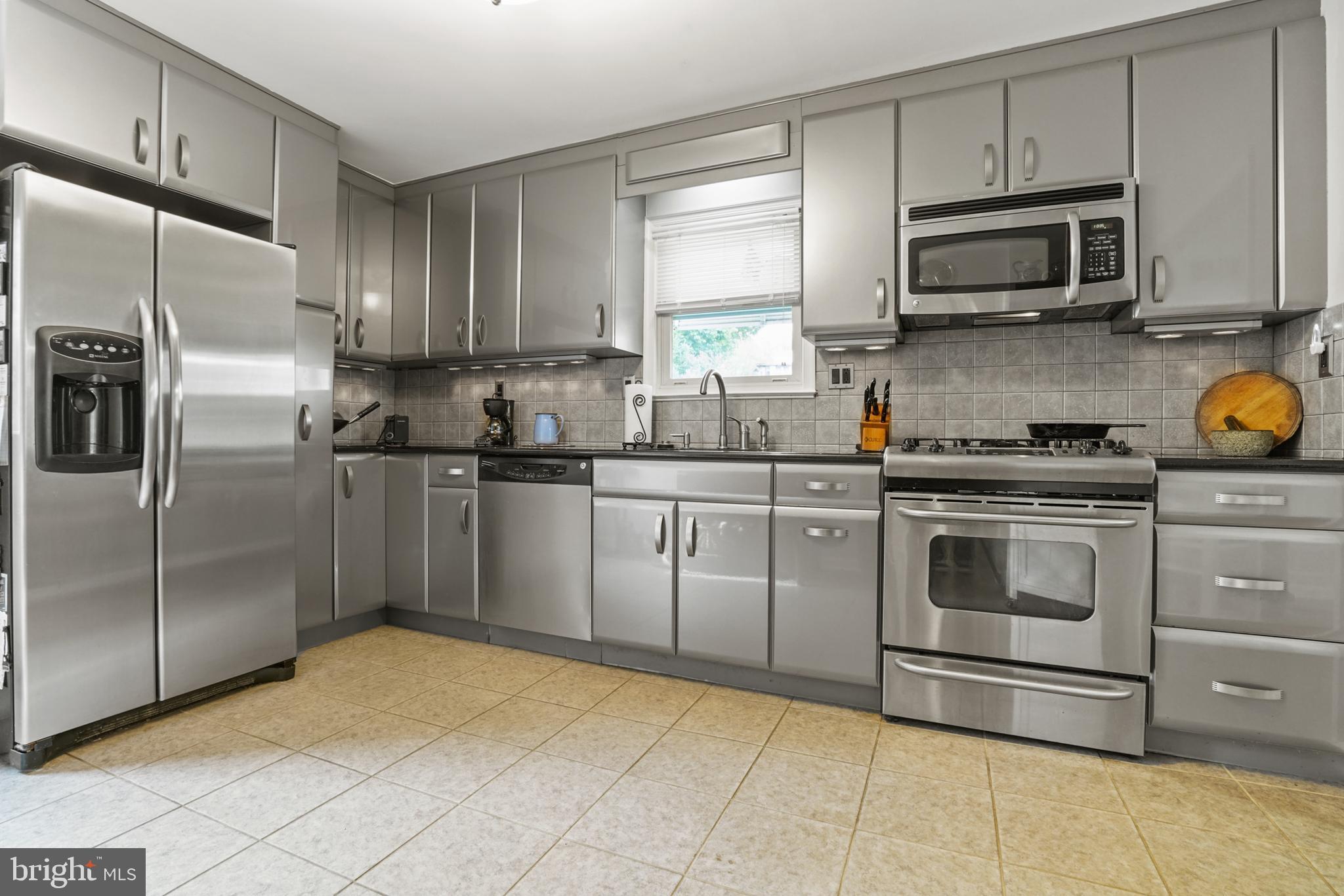 121 Ridge Boulevard Brookhaven, PA 19015 - Photo 10 of 35 Kitchen