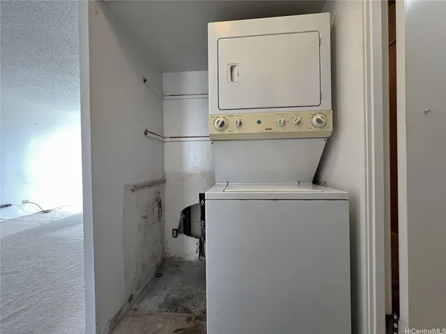 a close up view of a washer and dryer