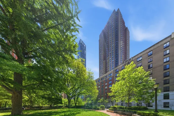 $725,000 | 200 Rector Place, Unit 7C | Battery Park City