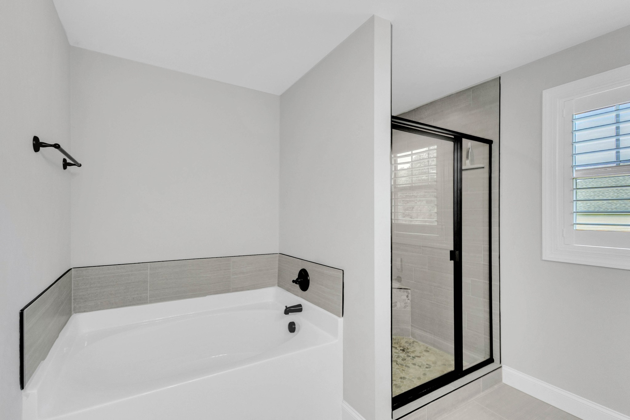 509 Gunn Lane Springfield, TN 37172 - Photo 40 of 48 a bathroom with bathtub and shower