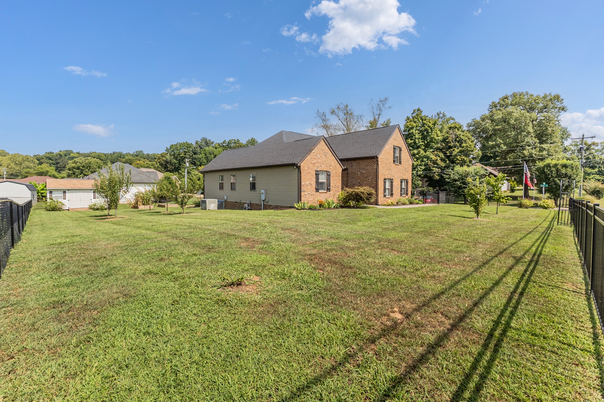 509 Gunn Lane Springfield, TN 37172 - Photo 4 of 48 a view of a house with a big yard