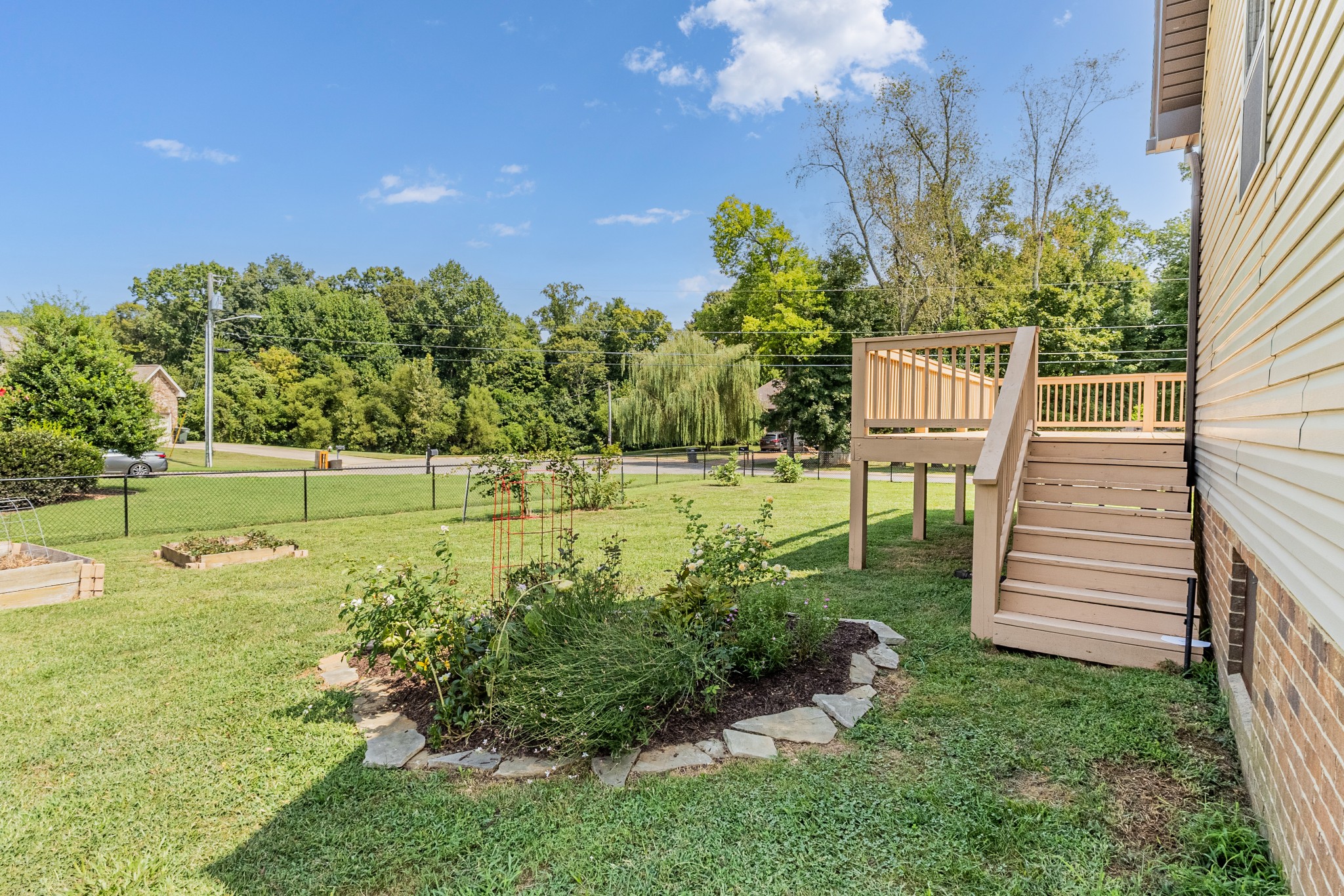 509 Gunn Lane Springfield, TN 37172 - Photo 43 of 48 a view of a garden with statue