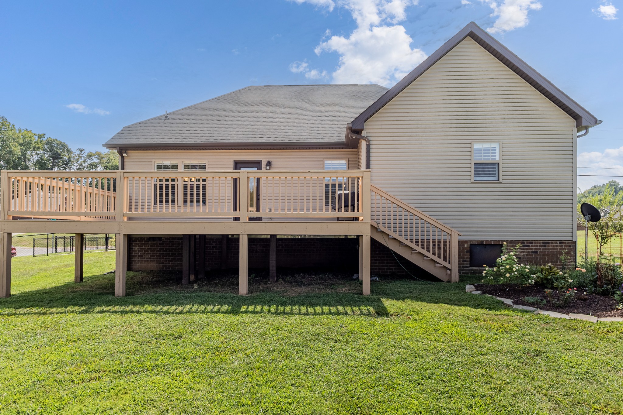509 Gunn Lane Springfield, TN 37172 - Photo 44 of 48 a front view of a house with a yard and deck