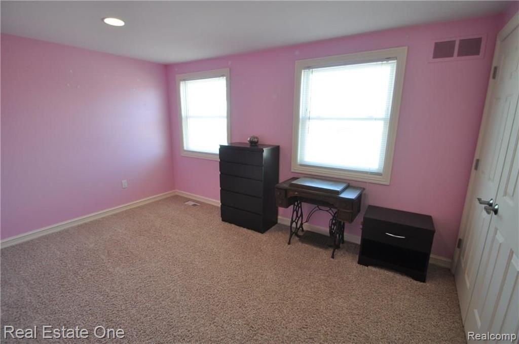 633 Baker Street Rochester Hills, MI 48307 - Photo 22 of 26