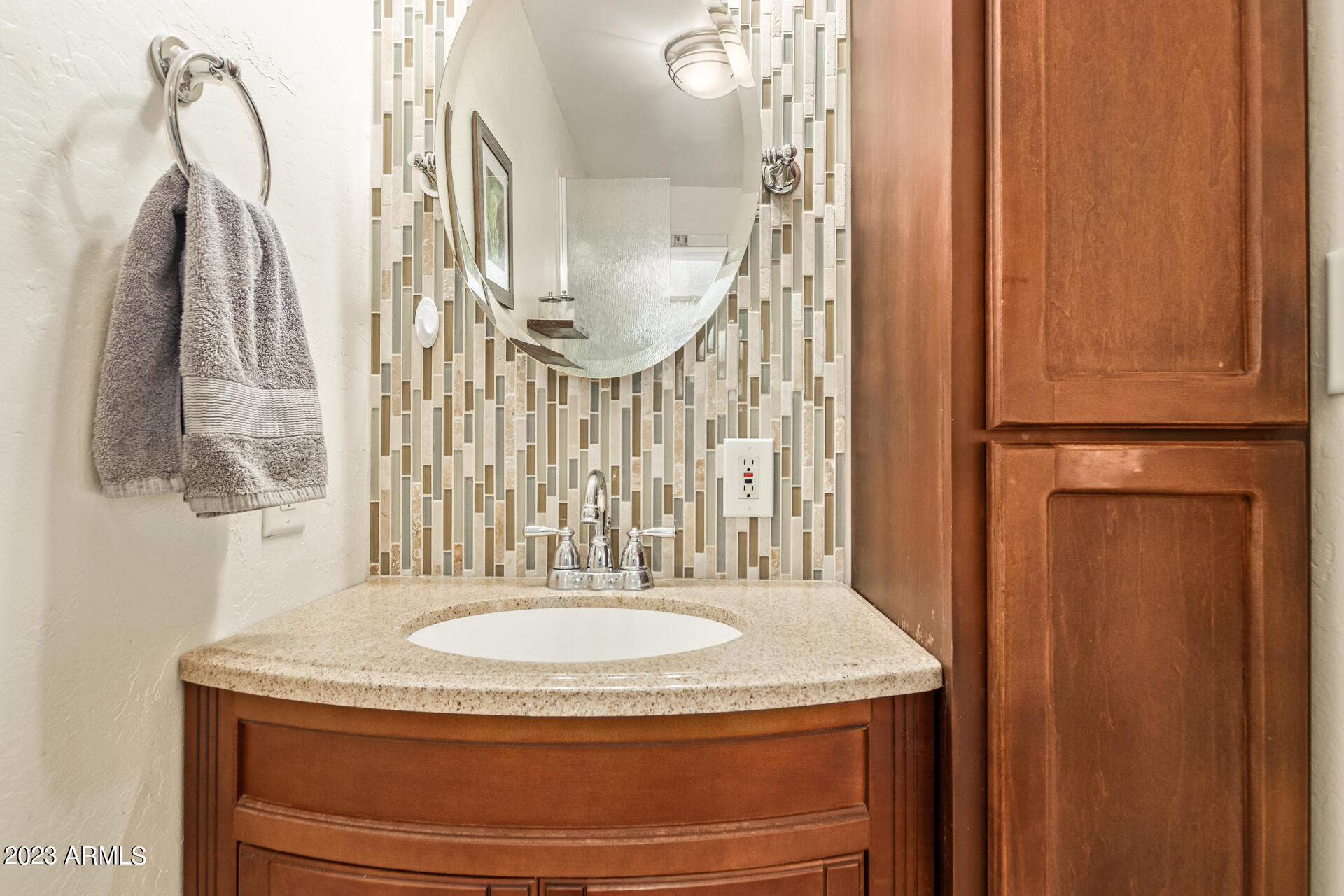 302 East Griswold Road Phoenix, AZ 85020 - Photo 13 of 27 Owner's Bathroom