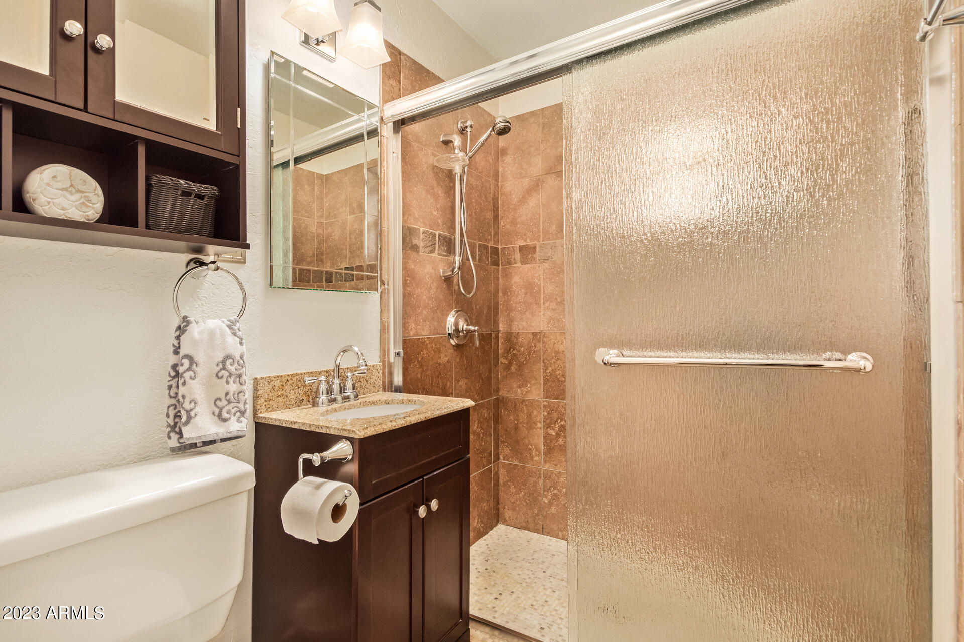 302 East Griswold Road Phoenix, AZ 85020 - Photo 17 of 27 Guest bathroom