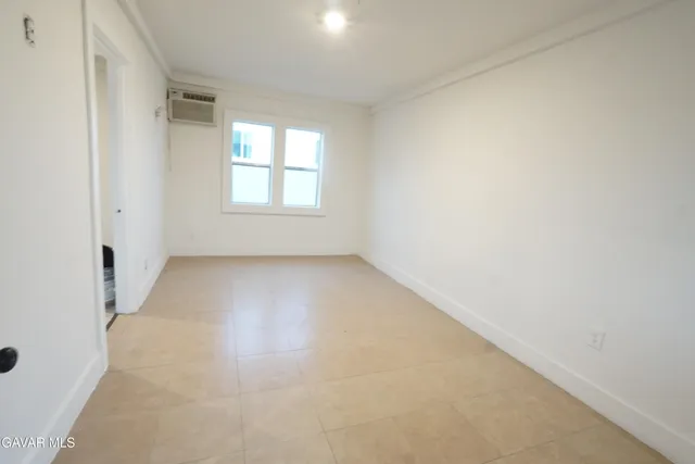 $1,500 | 439 East Florence Avenue West, Unit 441 1/2, Los Angeles, CA 90003