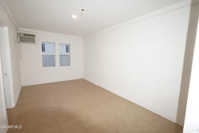 $1,500 | 439 East Florence Avenue West, Unit 441 1/2, Los Angeles, CA 90003