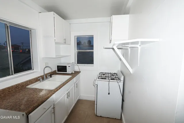 $1,500 | 439 East Florence Avenue West, Unit 441 1/2, Los Angeles, CA 90003