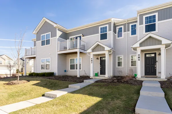 $374,999 | 482 Comstock Road, South Elgin, IL 60177