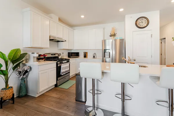 $374,999 | 482 Comstock Road, South Elgin, IL 60177