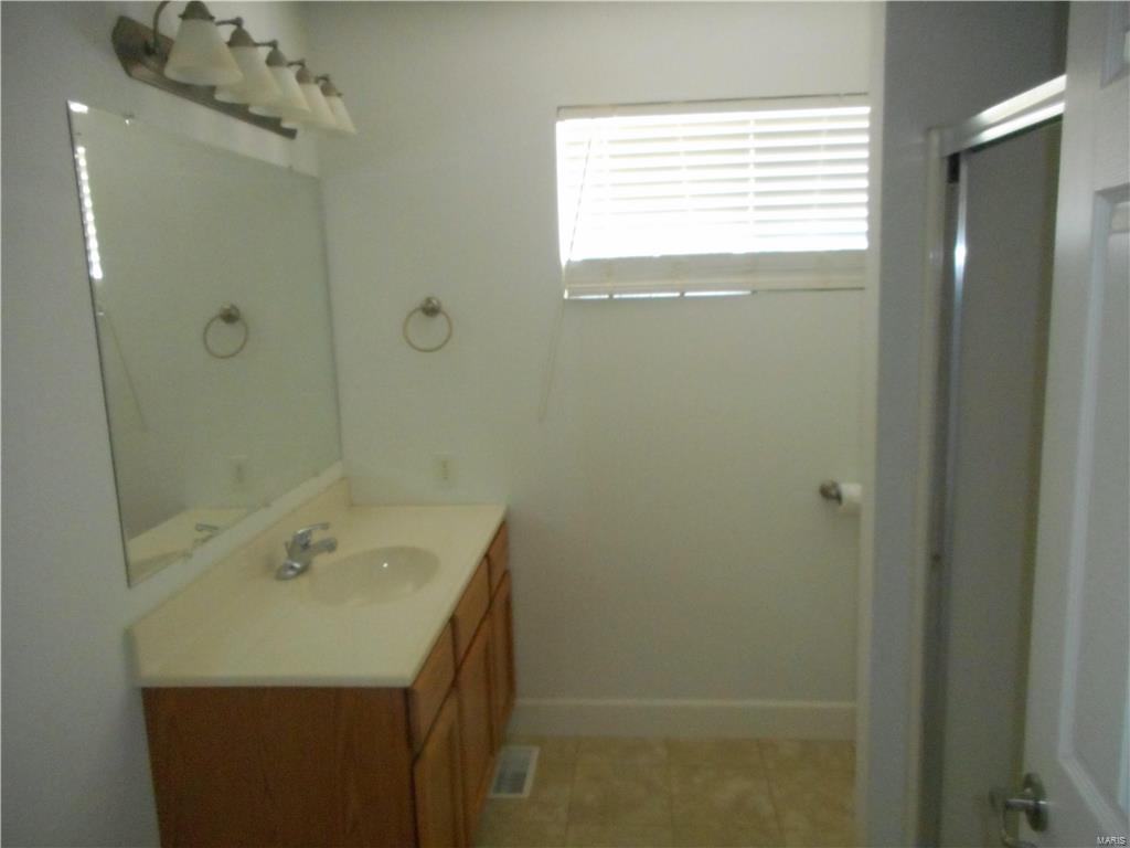 223 Holiday Dam Road Edwardsville, IL 62025 - Photo 14 of 15 Gallery Image 14