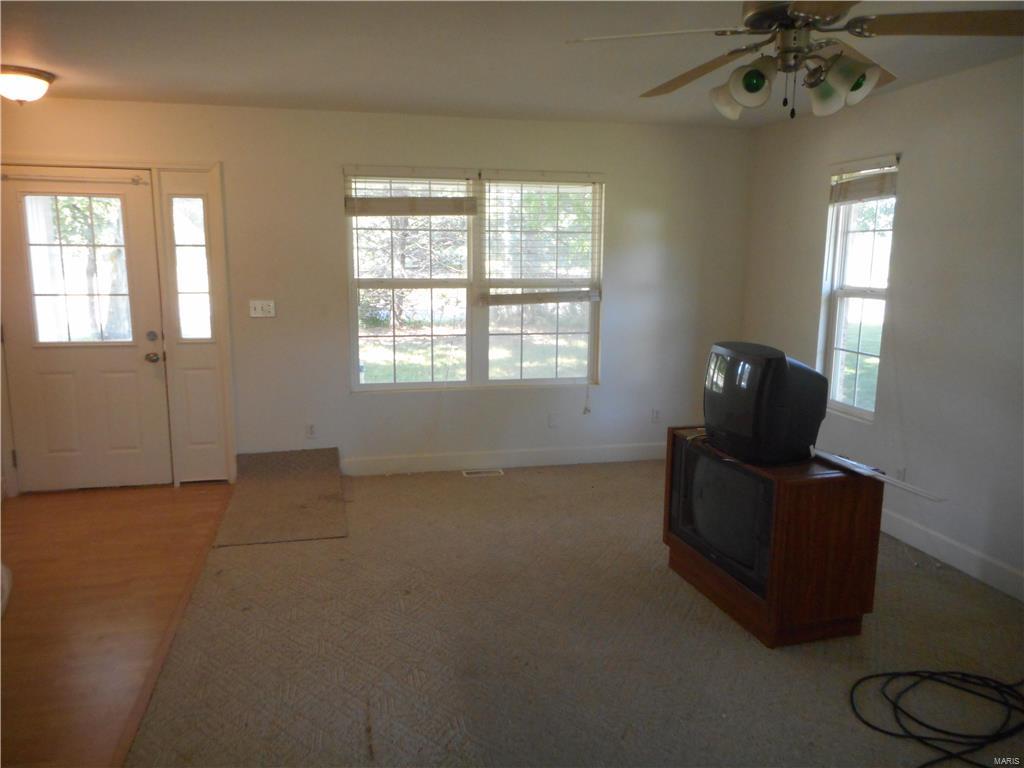 223 Holiday Dam Road Edwardsville, IL 62025 - Photo 3 of 15 Gallery Image 3