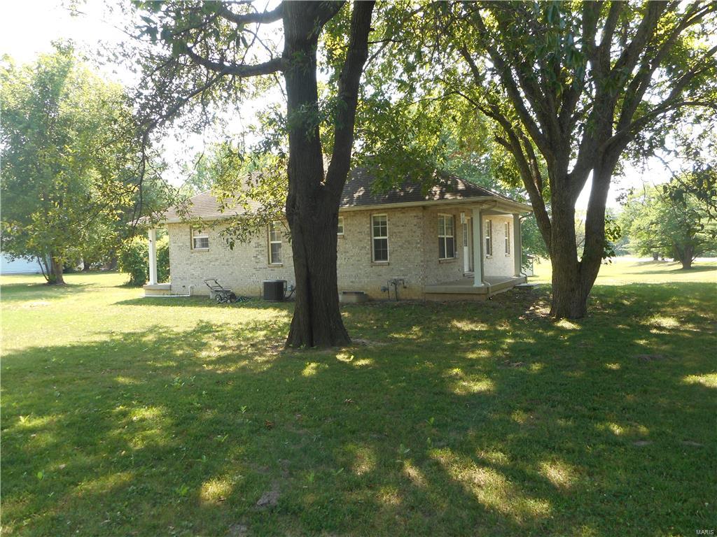 223 Holiday Dam Road Edwardsville, IL 62025 - Photo 8 of 15 Gallery Image 8