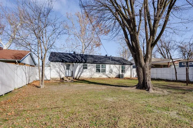 $1,725 | 2824 Lockhart Avenue, Dallas, TX 75228