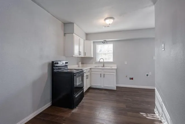 $1,725 | 2824 Lockhart Avenue, Dallas, TX 75228